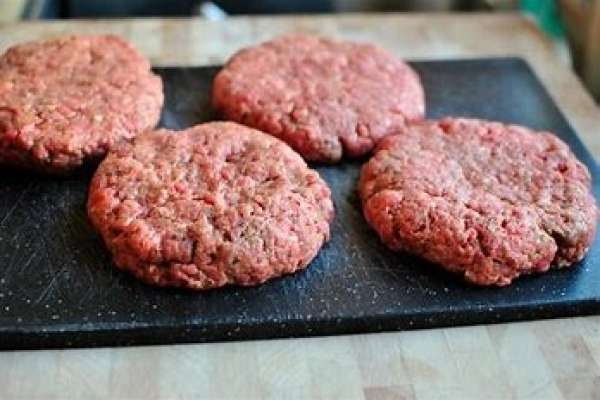 Liellopa gaļas burgeri saldēti