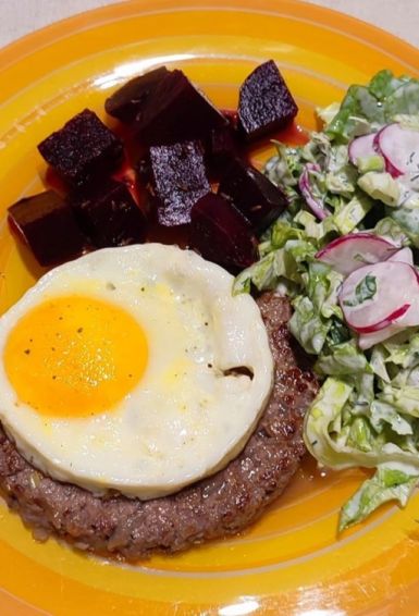 Piektdienas, 28.novembra, Gaļas Nama kafejnīcas ēdienu piedāvājumā: 